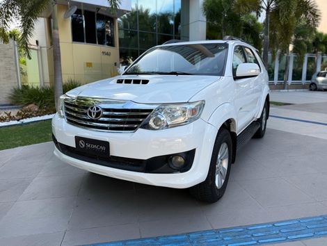 Toyota Hilux SW4 SRV D4-D 4x4 3.0 TDI Dies. Aut