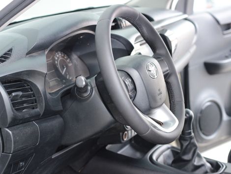 Toyota Hilux CD 4x4 2.8 Diesel Mec.