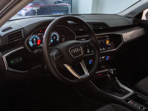 Audi Q3 SPB Perf. Black 2.0 TFSI Tipt. Quat.