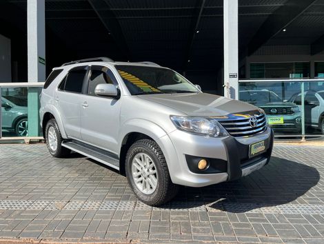 Toyota Hilux SW4 SR 4x2 2.7/ 2.7 Flex 16V Aut.