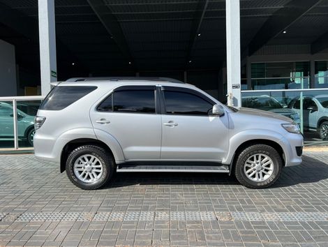Toyota Hilux SW4 SR 4x2 2.7/ 2.7 Flex 16V Aut.