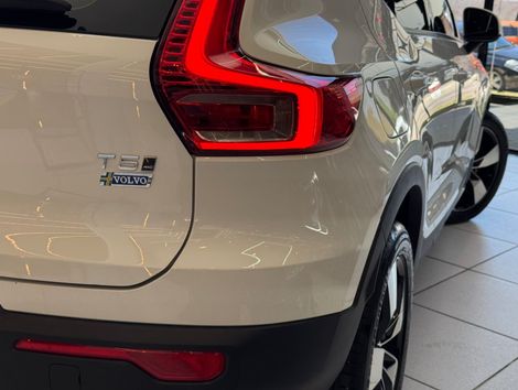 Volvo XC 40 T-5 MOMENTUM 2.0 252cv AWD