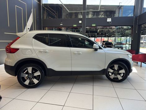 Volvo XC 40 T-5 MOMENTUM 2.0 252cv AWD