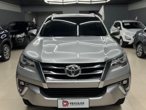 Toyota Hilux SW4 SRX 4x4 2.8 TDI 16V Dies. Aut.