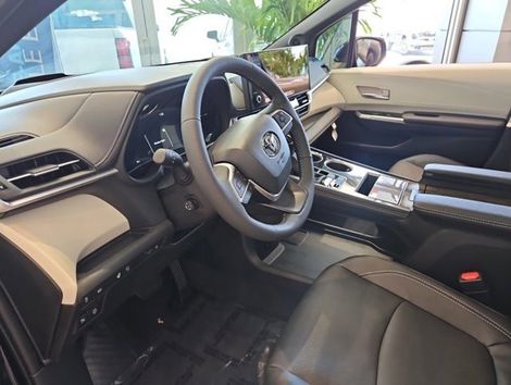 Toyota SIENA PLATINUM 2.5 HYBRID