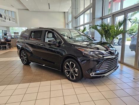 Toyota SIENA PLATINUM 2.5 HYBRID