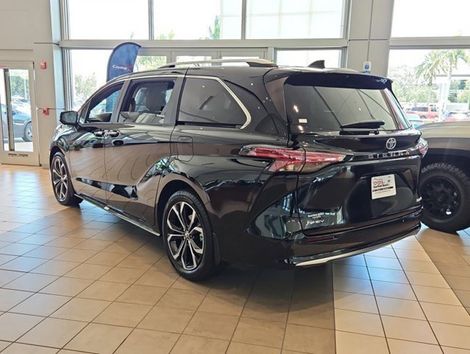 Toyota SIENA PLATINUM 2.5 HYBRID