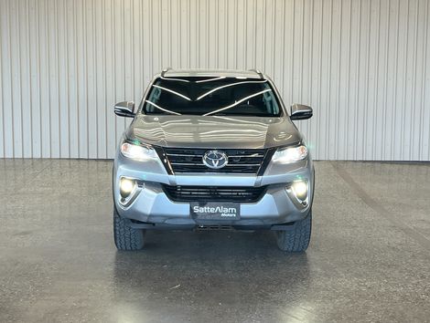 Toyota Hilux SW4 SRV 4x2 2.7 Flex 16V Aut.