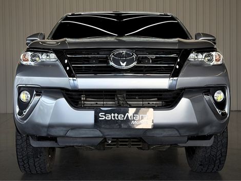 Toyota Hilux SW4 SRV 4x2 2.7 Flex 16V Aut.