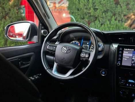 Toyota Hilux SW4 SRX 4x4 2.8 TDI 16V Dies. Aut.