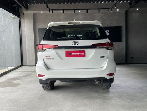 Toyota Hilux SW4 SR 4x2 2.7/ 2.7 Flex 16V Aut.