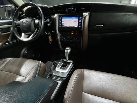 Toyota Hilux SW4 SR 4x2 2.7/ 2.7 Flex 16V Aut.