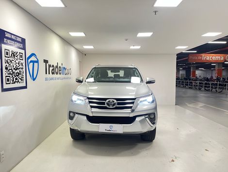 Toyota Hilux SW4 SRX 4x4 2.8 TDI 16V Dies. Aut.