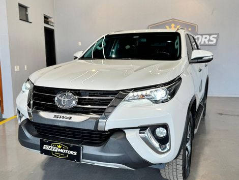 Toyota Hilux SW4 SRX 4x4 2.8 TDI 16V Dies. Aut.