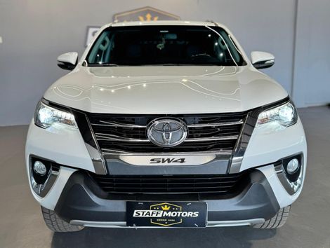 Toyota Hilux SW4 SRX 4x4 2.8 TDI 16V Dies. Aut.