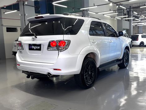 Toyota Hilux SW4 SR 4x2 2.7/ 2.7 Flex 16V Aut.