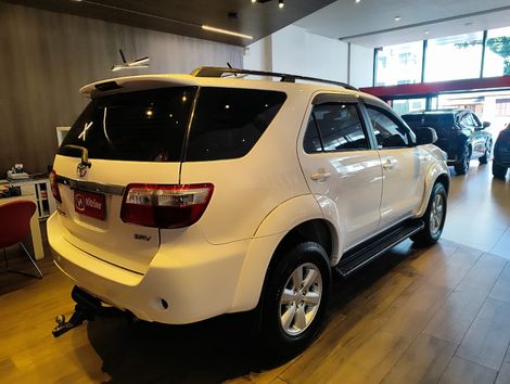 Toyota Hilux SW4 SRV D4-D 4x4 3.0 TDI Dies. Aut