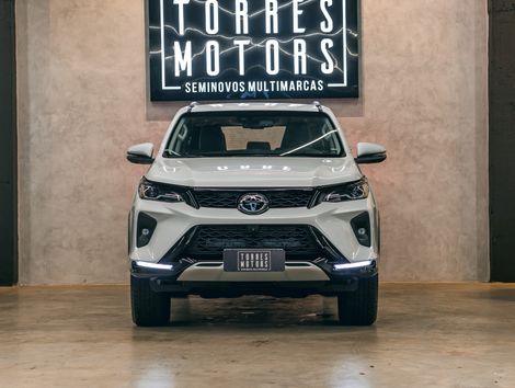 Toyota Hilux SW4 SRX Plat. 4x4 2.8 TB Die. Aut.