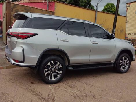 Toyota Hilux SW4 SRX Plat. 4x4 2.8 TB Die. Aut.