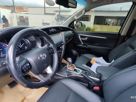 Toyota Hilux SW4 SRX Plat. 4x4 2.8 TB Die. Aut.