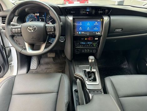 Toyota Hilux SW4 SRX Plat. 4x4 2.8 TB Die. Aut.