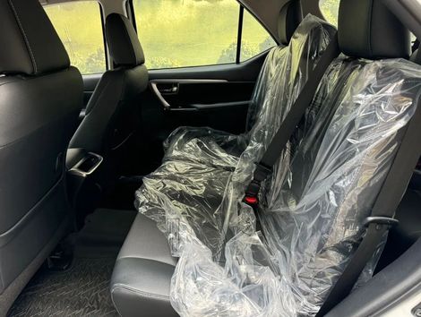 Toyota Hilux SW4 SRX Plat. 4x4 2.8 TB Die. Aut.