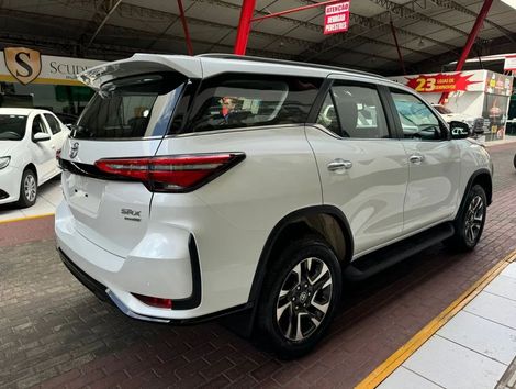 Toyota Hilux SW4 SRX Plat. 4x4 2.8 TB Die. Aut.