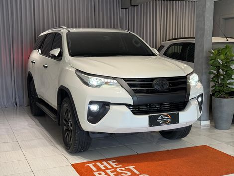 Toyota Hilux SW4 SRX 4x4 2.8 TDI 16V Dies. Aut.