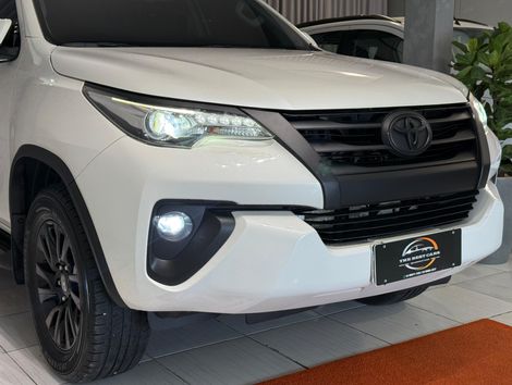 Toyota Hilux SW4 SRX 4x4 2.8 TDI 16V Dies. Aut.