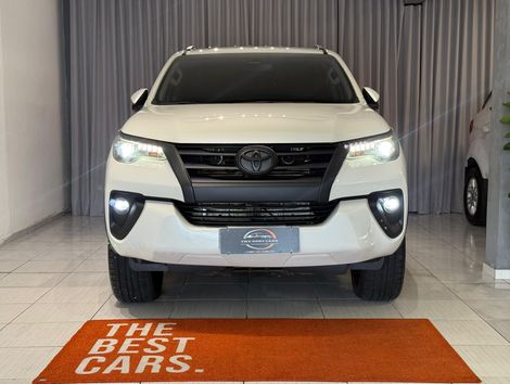 Toyota Hilux SW4 SRX 4x4 2.8 TDI 16V Dies. Aut.