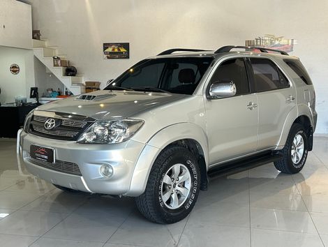 Toyota Hilux SW4 SRV D4-D 4x4 3.0 TDI Dies. Aut