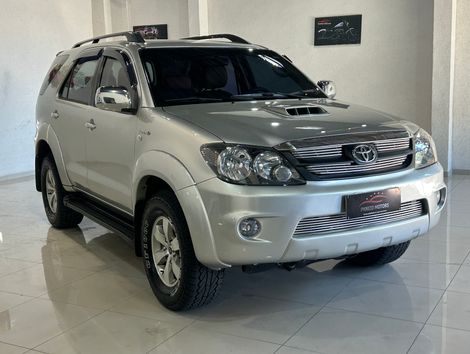 Toyota Hilux SW4 SRV D4-D 4x4 3.0 TDI Dies. Aut