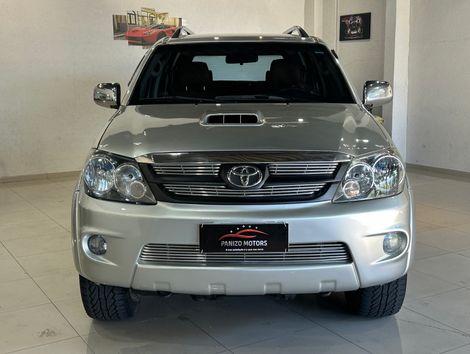 Toyota Hilux SW4 SRV D4-D 4x4 3.0 TDI Dies. Aut