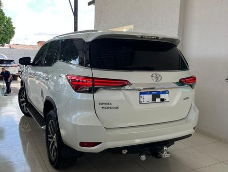 Toyota Hilux SW4 SRX 4x4 2.8 TDI 16V Dies. Aut.