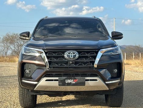 Toyota Hilux SW4 SRX 4x4 2.8 TDI 16V Dies. Aut.