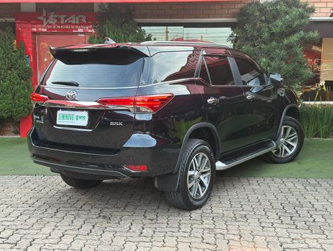 Toyota Hilux SW4 SRX 4x4 2.8 TDI 16V Dies. Aut.