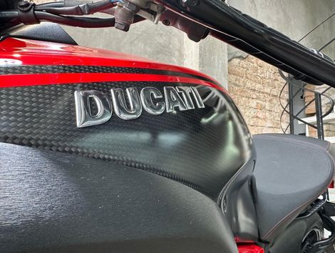 Ducati DIAVEL 1198 Carbon