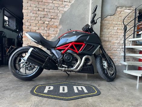 Ducati DIAVEL 1198 Carbon