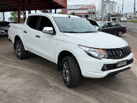 Mitsubishi L200 Tri. Outd. GLX 2.4 CD 4x4 Die. Mec.