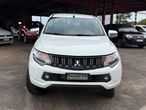Mitsubishi L200 Tri. Outd. GLX 2.4 CD 4x4 Die. Mec.