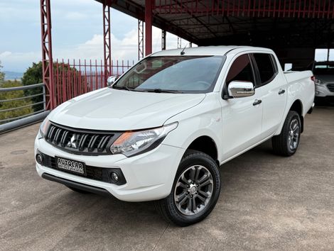 Mitsubishi L200 Tri. Outd. GLX 2.4 CD 4x4 Die. Mec.