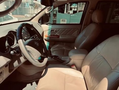 Toyota Hilux SW4 SRV D4-D 4x4 3.0 TDI Dies. Aut