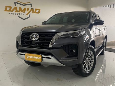 Toyota Hilux SW4 SRX 4x4 2.8 TDI 16V Dies. Aut.