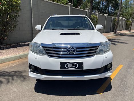 Toyota Hilux SW4 SRV D4-D 4x4 3.0 TDI Dies. Aut