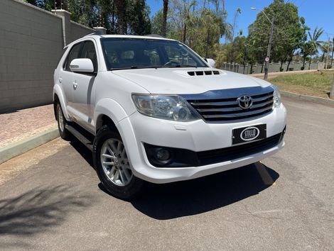 Toyota Hilux SW4 SRV D4-D 4x4 3.0 TDI Dies. Aut