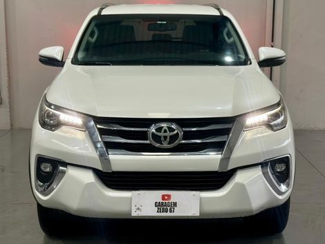 Toyota Hilux SW4 SRX 4x4 2.8 TDI 16V Dies. Aut.