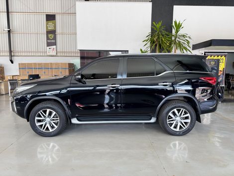 Toyota Hilux SW4 SRX 4x4 2.8 TDI 16V Dies. Aut.