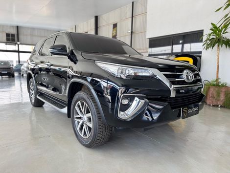 Toyota Hilux SW4 SRX 4x4 2.8 TDI 16V Dies. Aut.