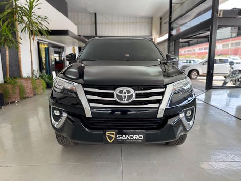 Toyota Hilux SW4 SRX 4x4 2.8 TDI 16V Dies. Aut.