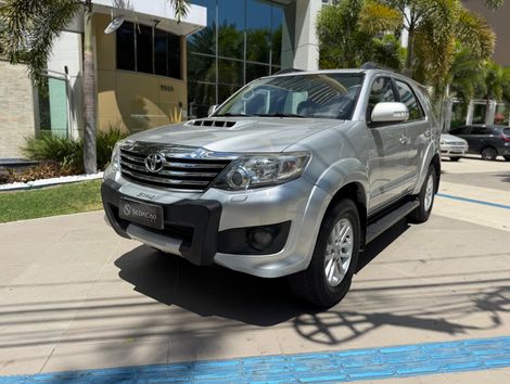 Toyota Hilux SW4 SRV D4-D 4x4 3.0 TDI Dies. Aut
